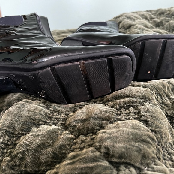 Aquatalia weatherproof patent boots size 7 1/2. Made in Italy. - Picture 4 of 9